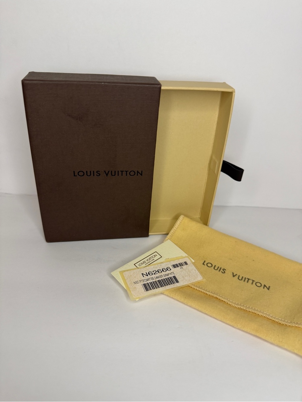 Louis Vuitton Authentic card holder box and dustcover